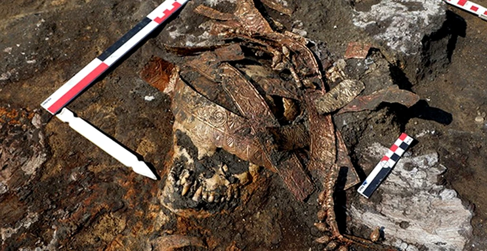 O nouă analiză ADN a dezvăluit că rămășițele antice ale unui războinic aparțineau, de fapt, unei fete de 13 ani