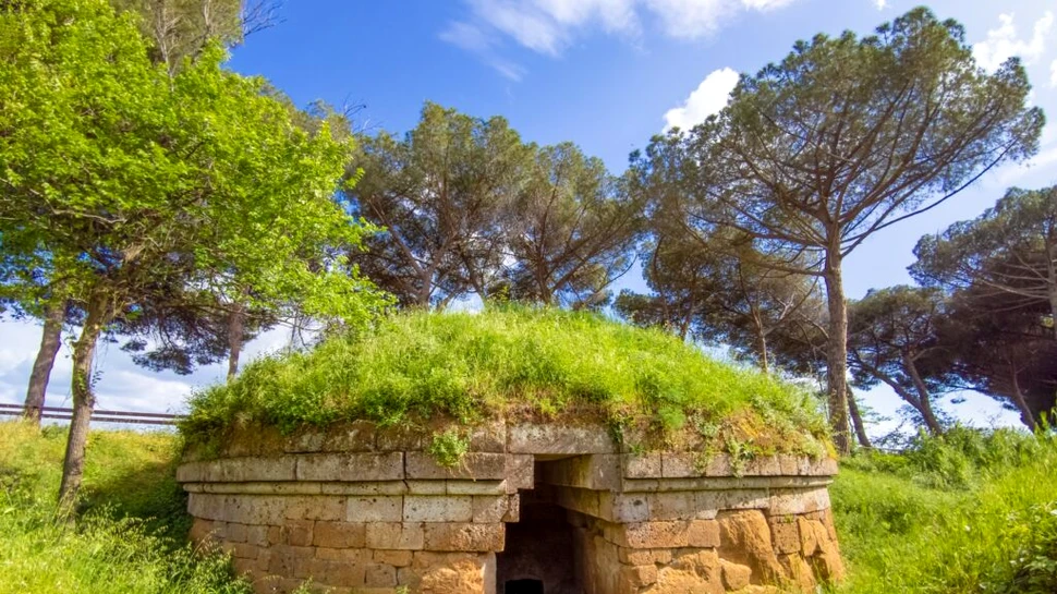 Mormânt etrusc intact cu peste 100 de artefacte, descoperit în Italia