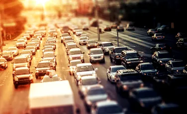 Atenție: Dependența de mașini ne face nefericiți