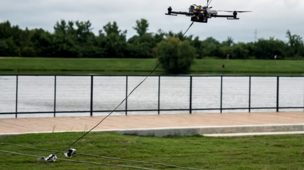 O companie americană vine cu o soluţie inedită care ne poate aduce maşinile zburătoare