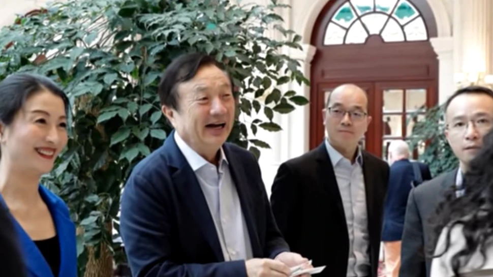 Fondatorul Huawei rupe tăcerea în contextul crizei de imagine prin care trece compania şi îl laudă pe Trump