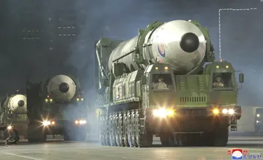 Coreea de Nord a dezvăluit noi afișe de propagandă cu rachete cu încărcătură nucleară