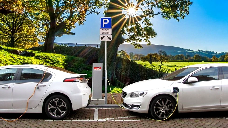 Bienala auto de la Tokyo anunţă intensificarea concurenţei pe piaţa automobilelor electrice