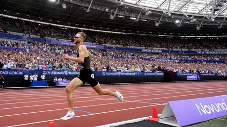 Un sportiv britanic a doborât unul dintre cele mai vechi recorduri mondiale din atletism