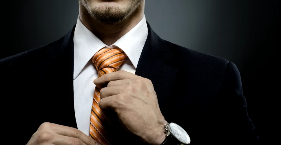 Studii bizare: cercetătorii suedezi au descoperit că există 177.147 de moduri de a face un nod la cravată (VIDEO)
