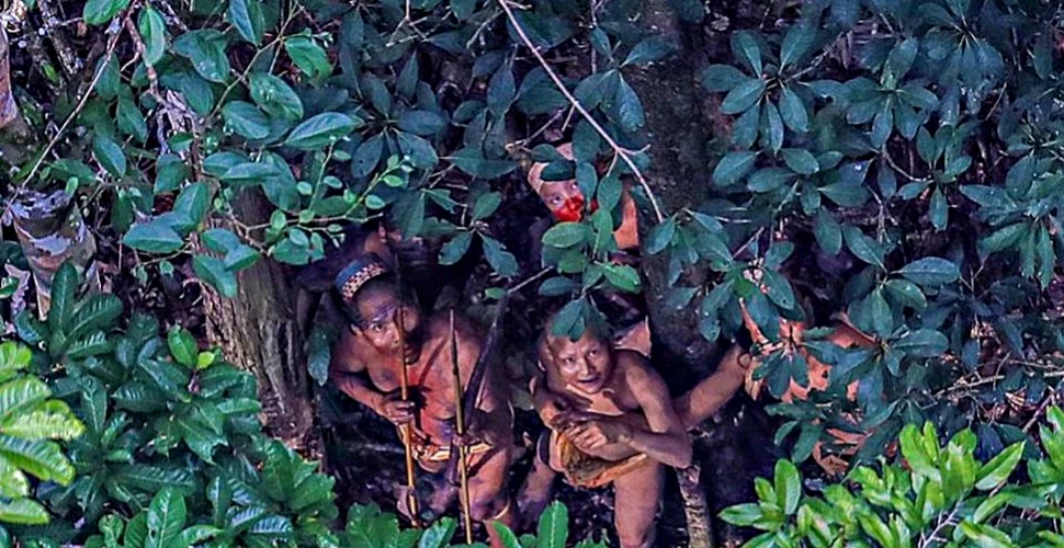 Imagini INCREDIBILE surpind modul de viaţă al unuia dintre cele mai izolate triburi din Brazilia. ,,Este extrem de emoţionant”