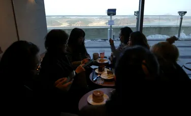 S-a deschis o cafenea cu vedere la ultima frontieră a Războiului Rece