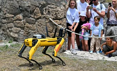 Robotul Spot păzește ruinele de la Pompeii și uimește turiștii care vizitează parcul arheologic