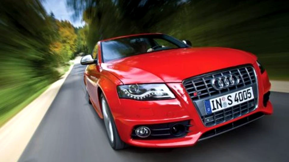 Sistemul care îţi poate transforma maşina într-una inteligentă, cu pilot automat – VIDEO