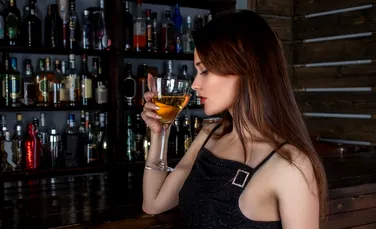 Un pahar de ştiinţă. Ce se întâmplă cu corpurile noastre atunci când consumăm alcool?