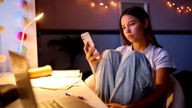 Adolescenții nu mai răspund la telefon: este aceasta o lipsă de maniere sau o nouă tendință?