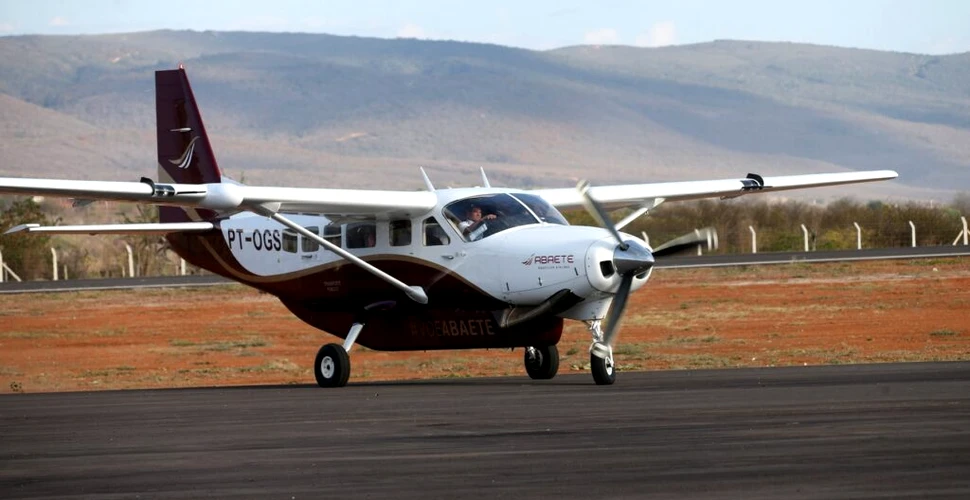 Un avion cargo a zburat peste 80 de kilometri fără pilot la bord