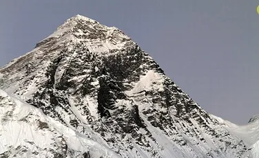 Record mondial: a fost instalat un webcam în apropiere de vârful Everest