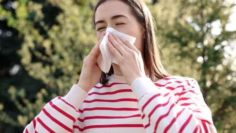 Cum să treci cu bine de sezonul alergiilor? Simptomele care nu trebuie ignorate!