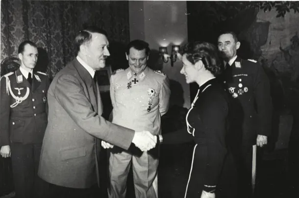 Hanna Reisch într-o întrevedere cu Adolf Hitler.