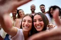 Cum a devenit feminismul atât de divizat? Femeile încearcă să reconstruiască alianțele