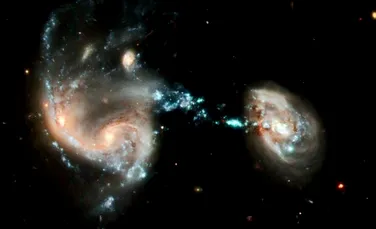 Hubble a surprins o spectaculoasa coliziune galactica