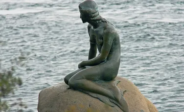 Statuia Mica Sirenă din Copenhaga a fost din nou vandalizată. De data aceasta de activiştii pentru drepturile animalelor