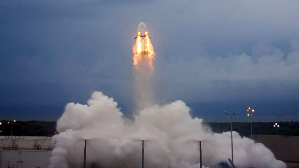 Probleme pentru SpaceX în timpul testării capsulei Crew Dragon care trebuie să ducă în vară astronauţi în spaţiu