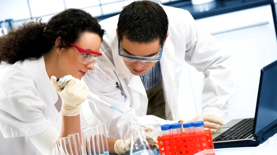 10 experimente ştiinţifice pe care le putem face cu uşurinţă acasă – VIDEO
