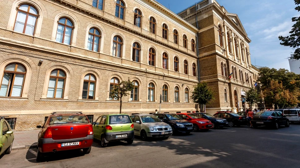 Admitere online la cea mai mare universitate din ţară