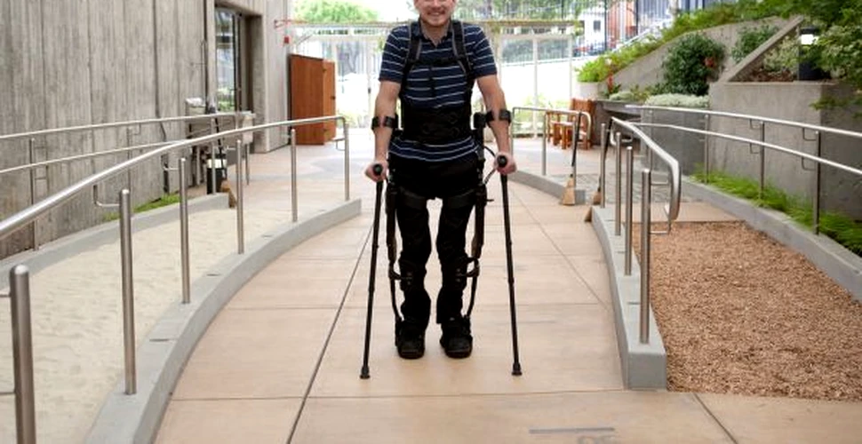 Incredibil! Un paraplegic poate merge graţie tehnologiei (VIDEO)
