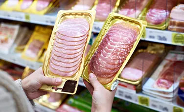 Un consum excesiv de carne cu nitriți crește riscul de cancer, spun cercetătorii