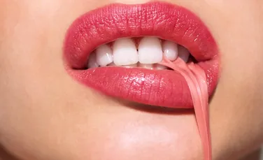 Iată ce se întâmplă în corpul tău după ce înghiţi o GUMĂ de mestecat – FOTO+VIDEO