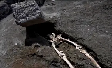 Descoperire ”dramatică şi excepţională” în Pompeii. A încercat să scape de erupţia vulcanului, dar i-a căzut în cap o rocă de 300 de kilograme
