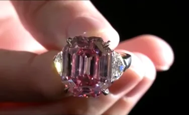 Suma uluitoare pentru care s-a vândut un diamant roz foarte rar