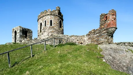 Un castel din Scoția, scos la vânzare la preț de chilipir. Cât va costa renovarea?