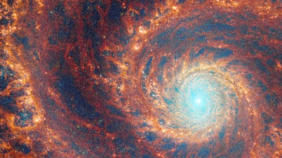 Telescopul Spațial James Webb a surprins imagini hipnotizante cu galaxia Volburei