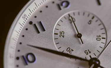 Universul ar putea măsura timpul foarte diferit față de ceasurile noastre atomice cele mai bune