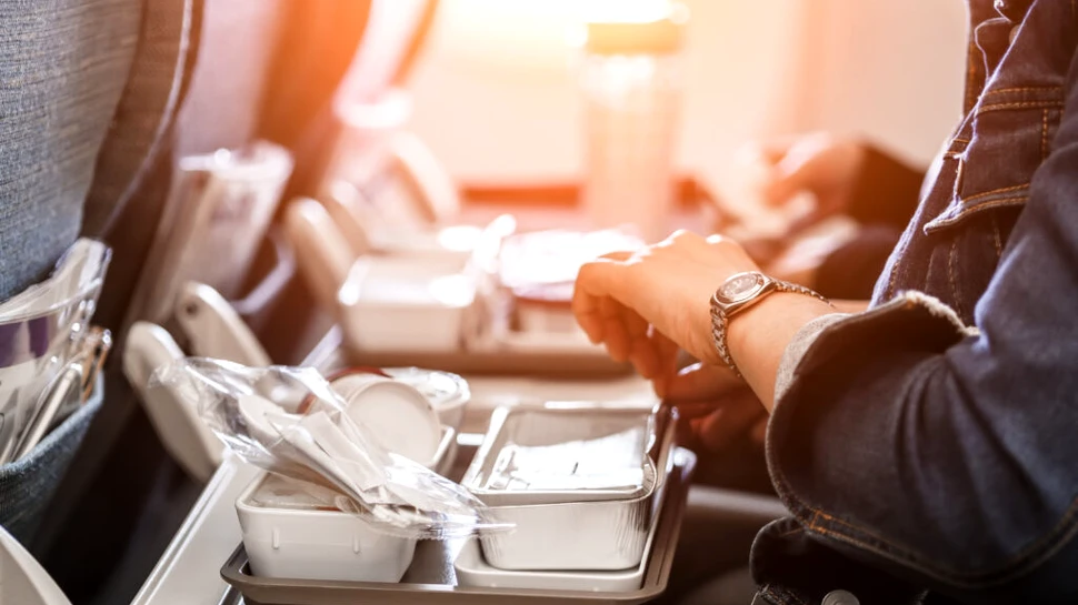 Test de cultură generală. De ce mâncarea servită în avion are gust rău?