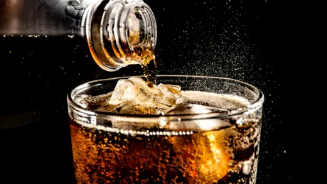 Pericolul din băuturile acidulate: Câte minute pierdem din viață dacă le consumăm?