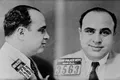 Al Capone, unul dintre primii prizonieri federali ai închisorii Alcatraz. Pentru unii Regele Crimelor din Chicago, pentru alții Robin Hood