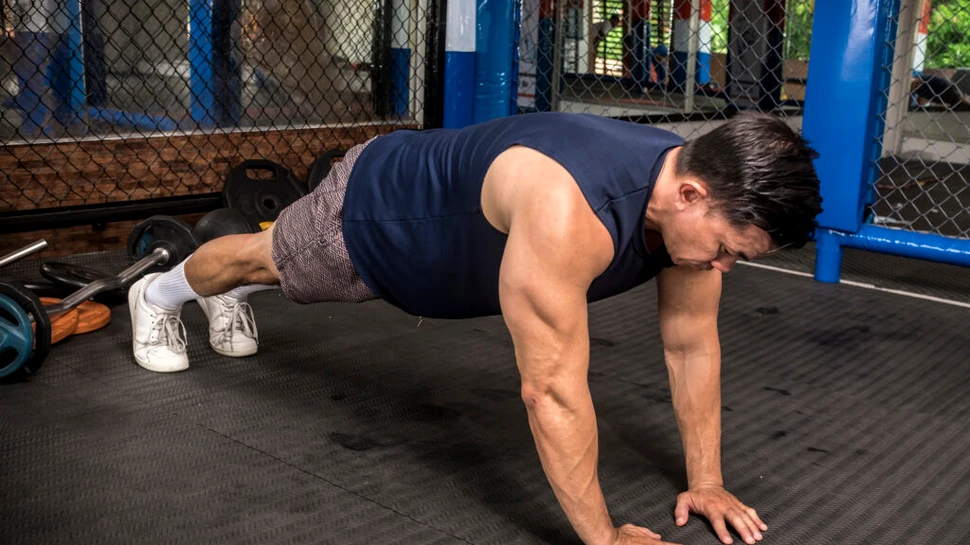 Un australian a doborât recordul pentru cele mai multe flotări făcute într-o oră