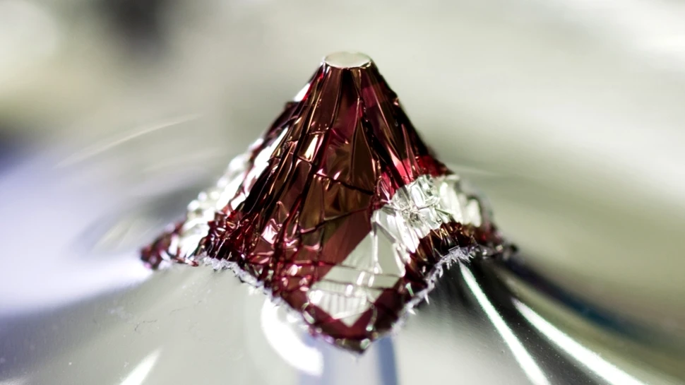 Triumful miniaturizării: celulele fotovoltaice subţiri cât un fir de pânză de păianjen