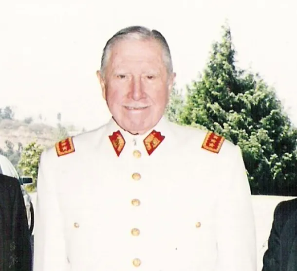 Augusto Pinochet la una dintre aniversările sale.