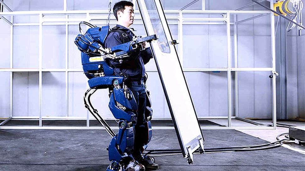 Hyundai a creat un robot-exoschelet funcţional, ce dă purtătorului forţa să ridice sute de kilograme