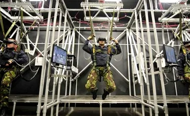 Simulatorul de paraşutism este noua “jucărie” a Armatei Britanice