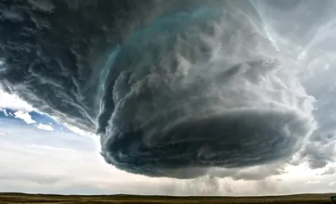 Un grup de aventurieri a surprins o furtună extrem de violentă – VIDEO