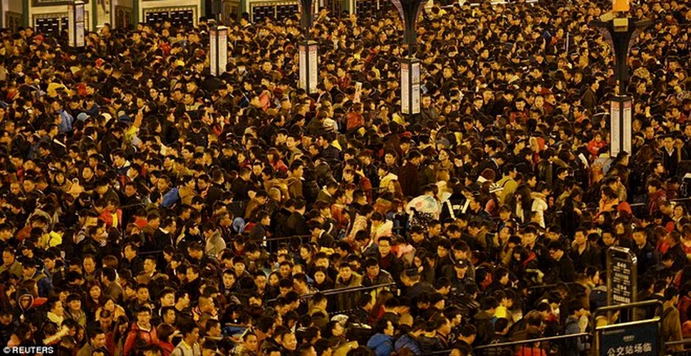Ce se întâmplă când trenurile întârzie în China. GALERIE FOTO