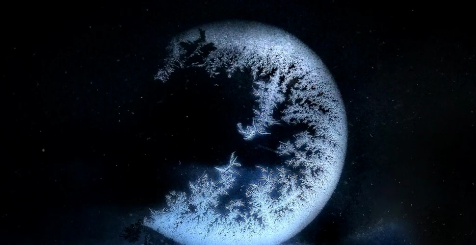 Imagini uimitoare cu cristale de gheață apărute pe unul dintre geamurile Stației Spațiale Internaționale