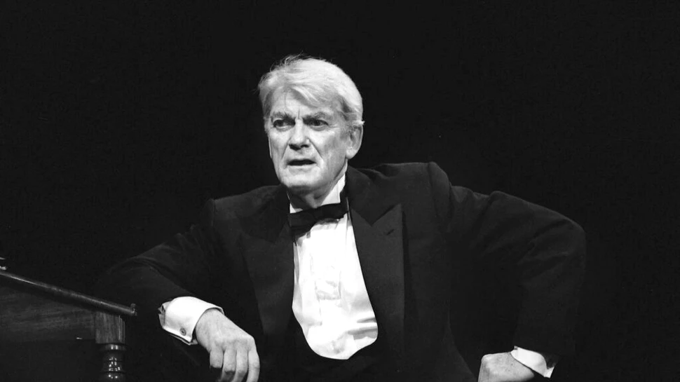 Jean Marais, unul dintre marile staruri ale cinematografiei franceze. „Viața este simplă, dar noi insistăm să o complicăm”