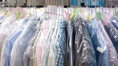 O substanță găsită la hainele curățate chimic triplează riscul de boli hepatice grave