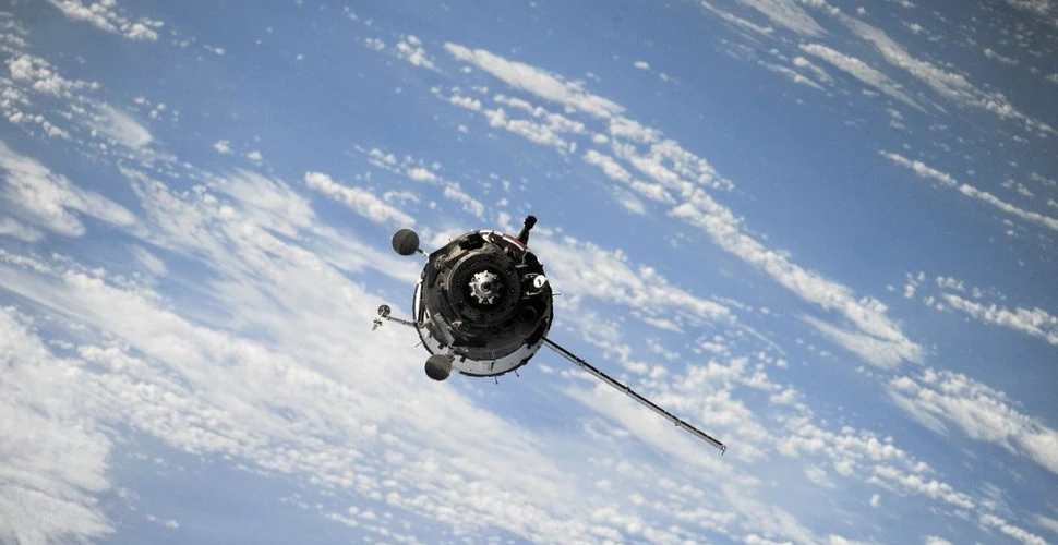 Cei doi sateliți morți au evitat o coliziune în orbita Pământului. La ce distanță au ajuns unul față de celălalt