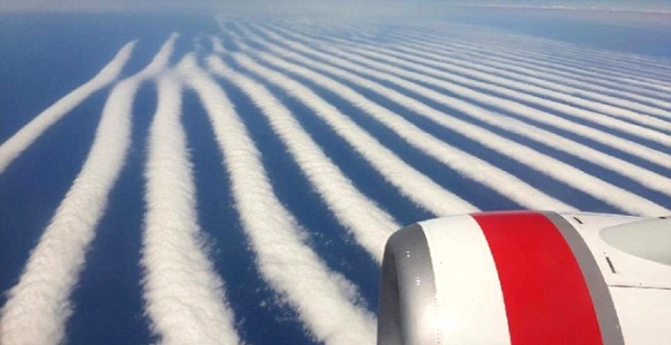 Un fenomen natural sau mâna omului? Pasagerii unei curse aeriene au rămas uimiţi de forma norilor: ”Zborul nu a arătat niciodată mai bine”