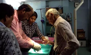 Un cercetător indian de 76 de ani doreşte să lanseze prima metodă contraceptivă la bărbaţi. Are, însă, o mare problemă