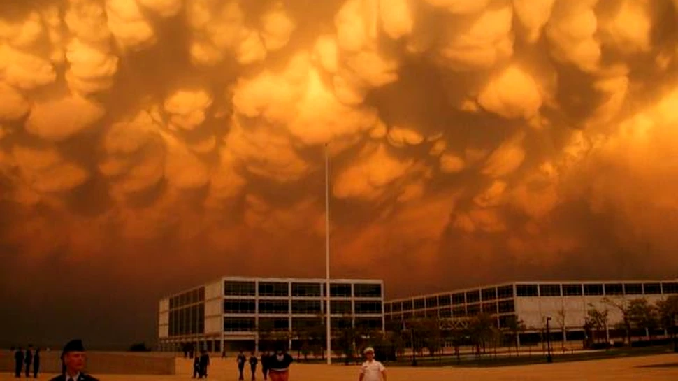 “Norii apocalipsei” s-au abatut asupra orasului New York